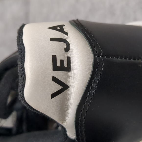 Veja v10 leather sneakers  black and white Women's Shoes Size 7 - Picture 10 of 10